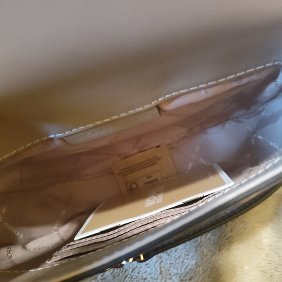 Michael Kors Jet set crossbody bag - Picture 8 of 15